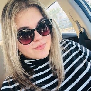 Meet your Posher, Dineya